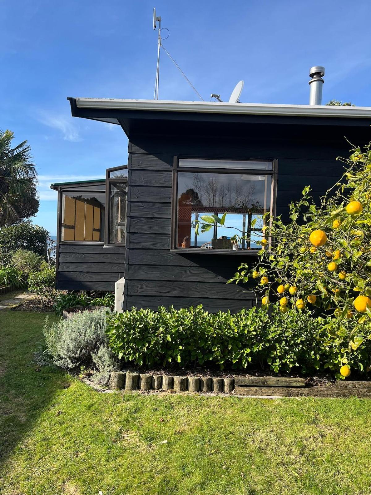 Beachfront Bliss - Your Parapara Seaside Retreat Exterior photo
